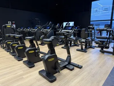 Espace cardio-training : tapis, vélos et elliptiques