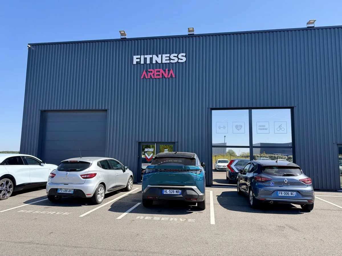 Extérieur et parking du club Fitness Arena