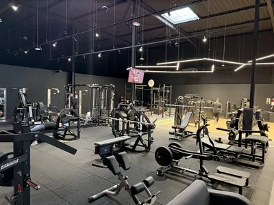 Machines de musculation guidées de la salle de sport près de Vernon